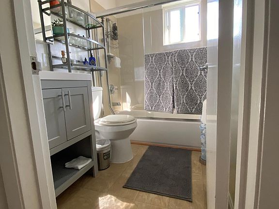 2nd image of 1600 San Carlos Ave APT 15
