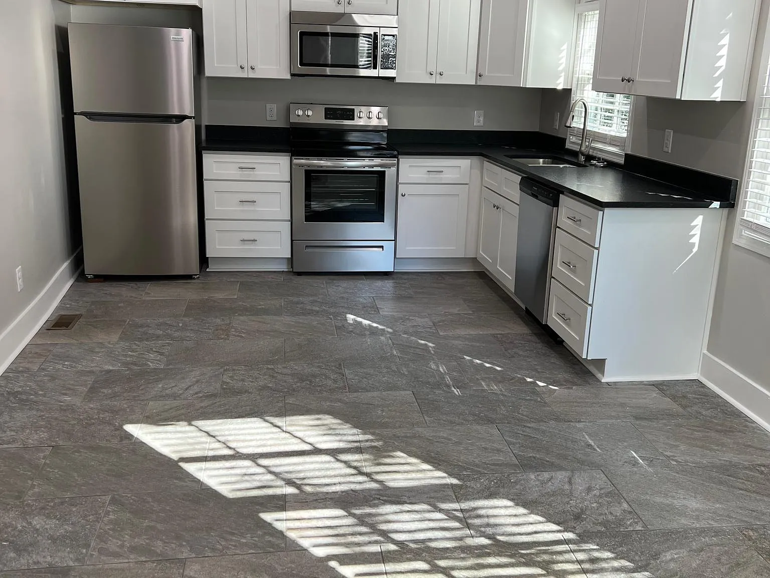 3 bed, 1398 sqft, $1,400 — Photo 3