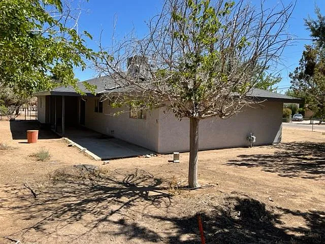 Redwood Ave, Hesperia — Photo 2
