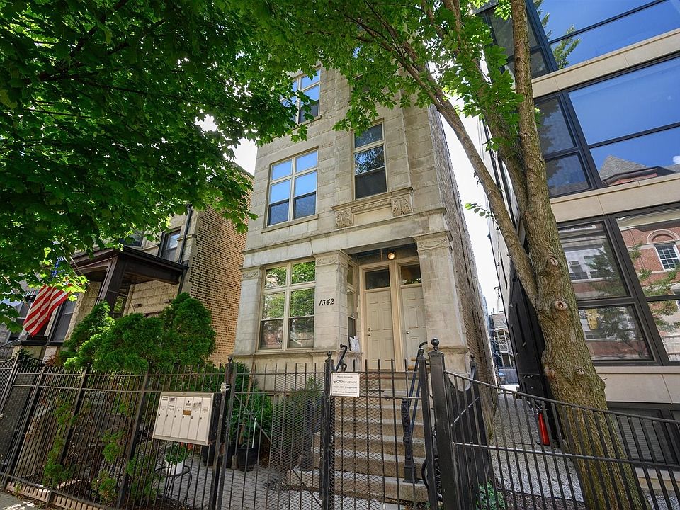 1st image of 1342 N Claremont Ave APT 1R
