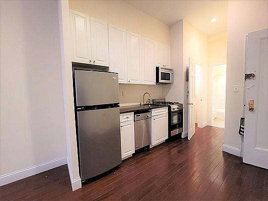 3rd image of 506 E 88th St #1X