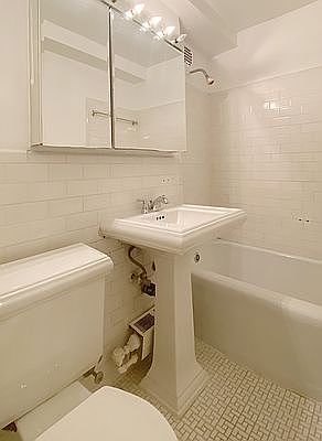 4th image of 301 E 66th St APT 9P