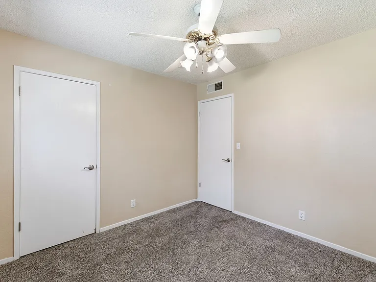 952 W Raymond Rd — Photo 16