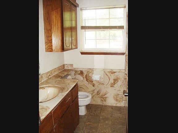 5th image of 4812 SE Churchill Way