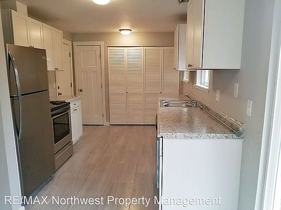 5th image of 1305 Prospect Ave NE