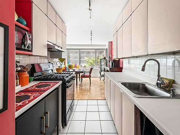 4th image of 315 W 70th St APT 3A