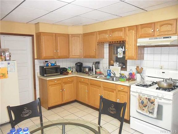 5th image of 644 Plymouth Ave