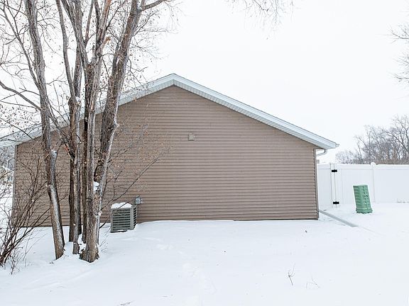3rd image of 503 Silver Creek Cir
