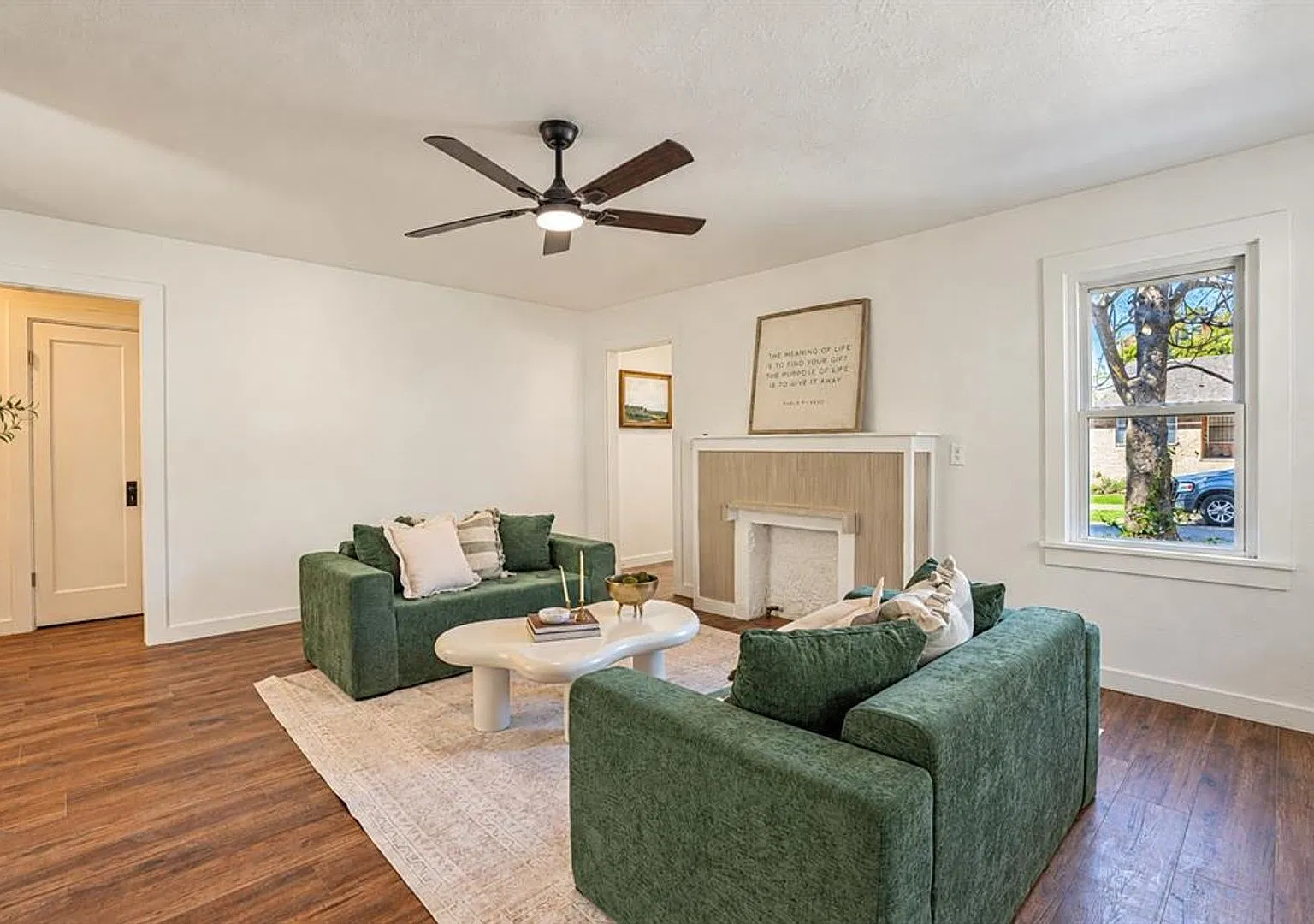 Charming 2 Bedroom Home with Modern Updates and Beautiful Park Views — Photo 3
