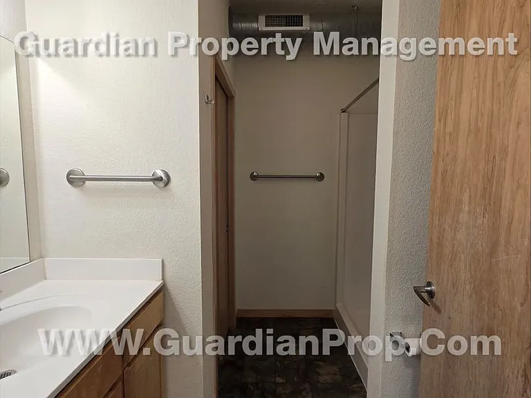 811 4th St SE #310 — Photo 6