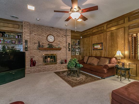 4th image of 6418 Hinsdale Dr