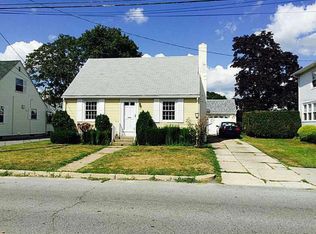 335 Aqueduct Rd, Cranston, RI 02910