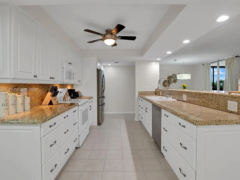 500 Egret Cir #8403 — Photo 2