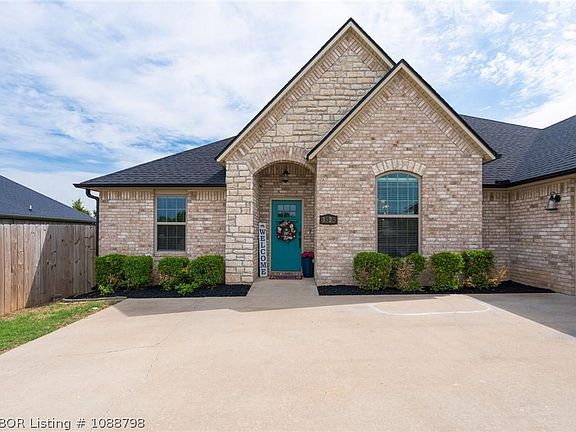 3rd image of 3525 Butterfly Ave