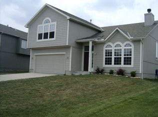 1712 SE Embassy Dr, Lees Summit, MO 64081