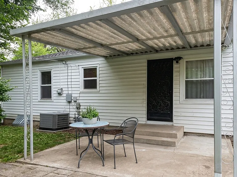 9303 Lewis Ave — Photo 6