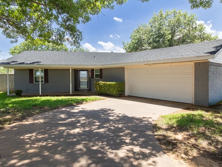 1214 Sycamore Dr — Photo 1