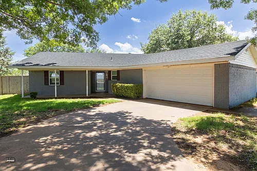 1214 Sycamore Dr Photo 1