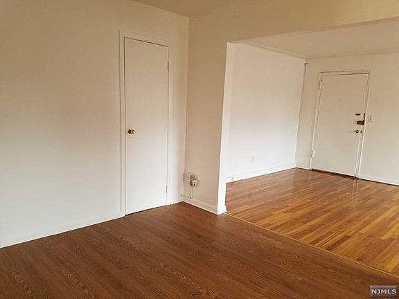 4th image of 559-571 Anderson Ave #C5
