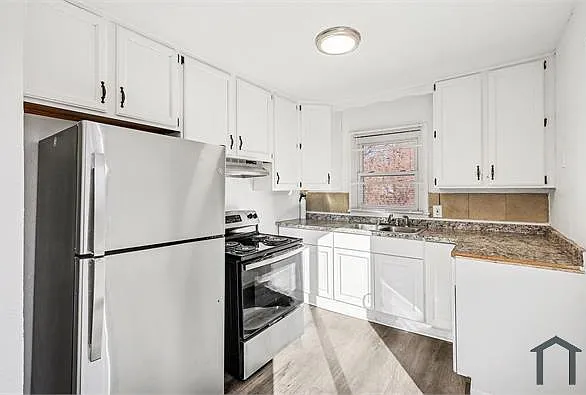 4050 E 70th St — Photo 5