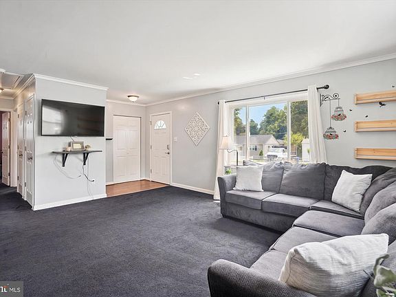 4th image of 1041 Marton St
