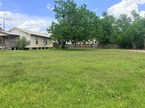 606 7th St, Navasota, TX 77868