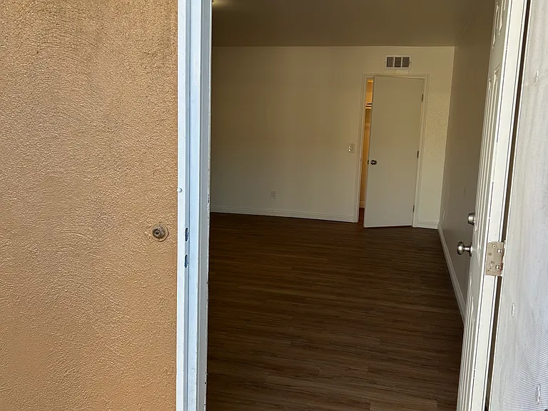 741 Shalimar Dr #B — Photo 5