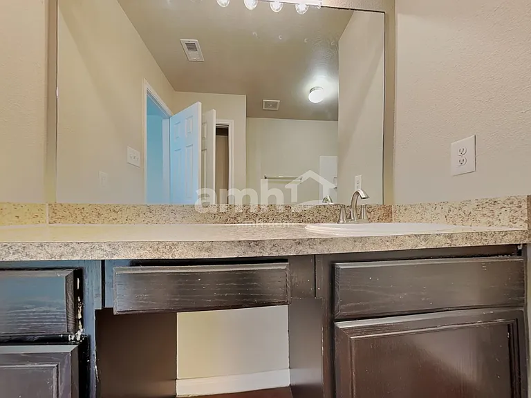 2618 Bammelwood Dr — Photo 12