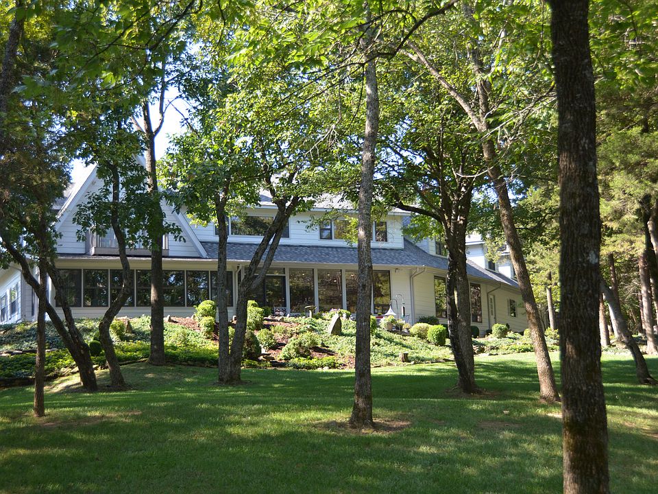 Lake Point Estate
