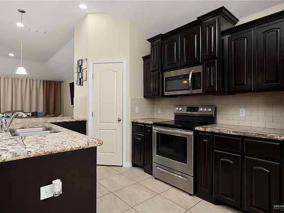 5th image of 517 Grand Canyon St