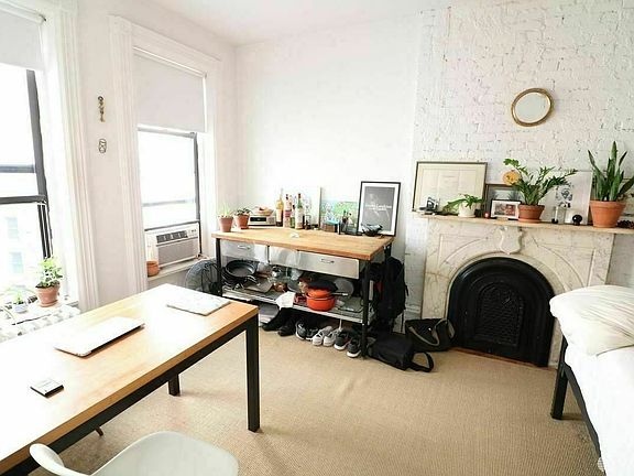 3rd image of 33 W 76th St #5B24