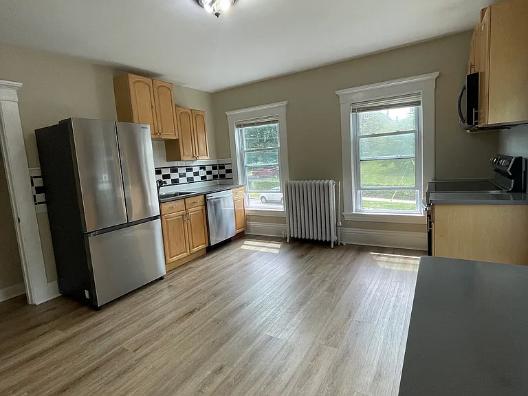 218 Washington St — Photo 2