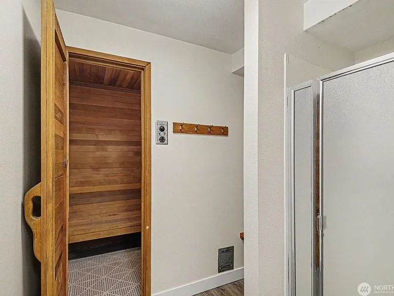 9905 NE 124th St — Photo 28