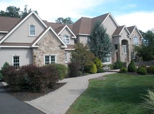 150 Kettle Ridge Dr, Stroudsburg, PA 18360