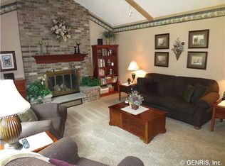 25 Burlwood Dr, Rochester, NY 14612