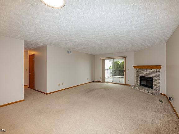 5th image of 587 Thornberry Ln