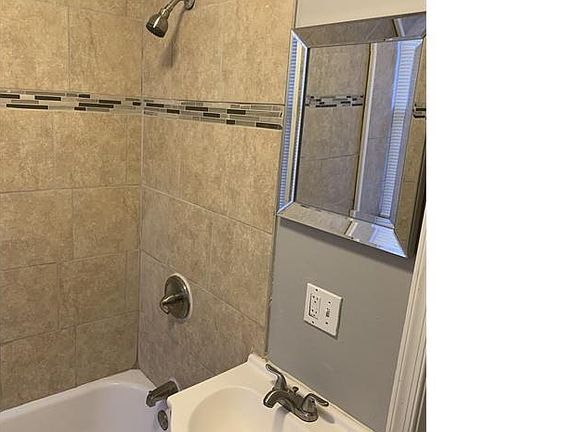 3rd image of 3759 N Sydenham St #B