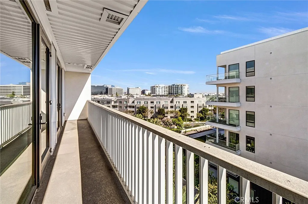 2 bed, 1769 sqft, $5,500 — Photo 2