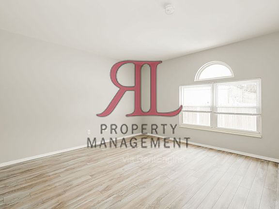 5th image of 26 E Woodfield Dr