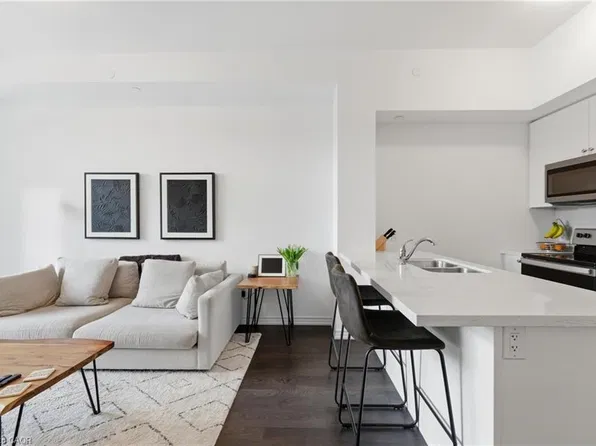 460 Dundas St E #112, Hamilton, ON L8B 2A5