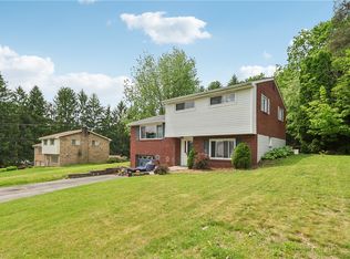 142 Meadowbrook Dr, Coraopolis, PA 15108