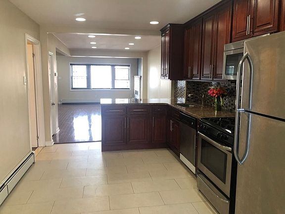 2nd image of 921 E 88th St #1