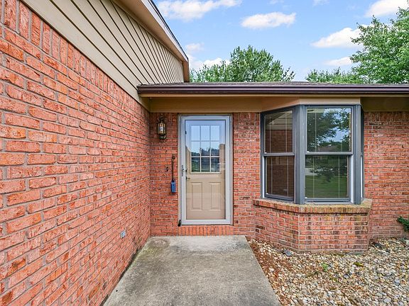 4th image of 1401 Dickens Ct