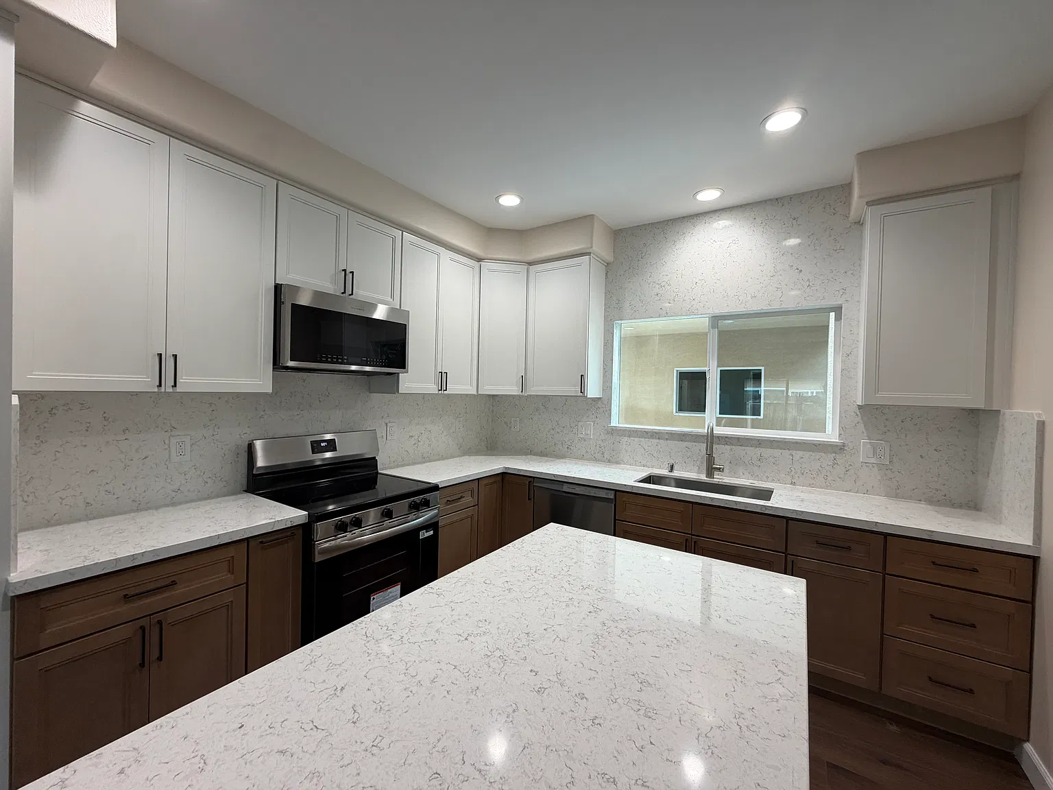 3 bed, 1198 sqft, $3,800 — Photo 3