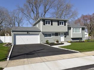 73 Dahlia Ln, Deer Park, NY 11729
