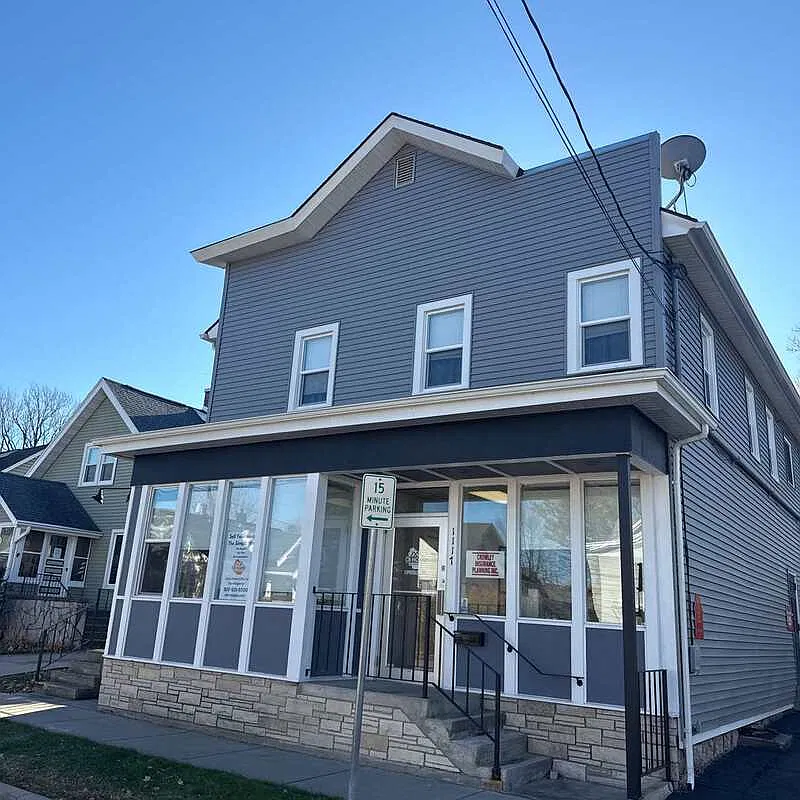 4 bed, 1.0 bath, 1200 sqft, $1,299 — Photo 1