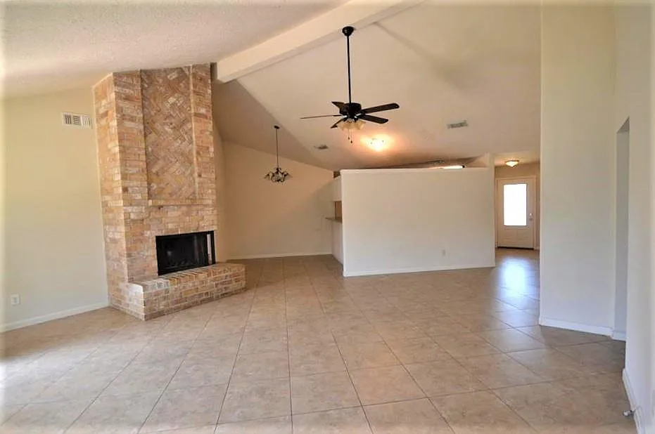 4 bed, 2.0 bath, 1904 sqft, $1,850 — Photo 4
