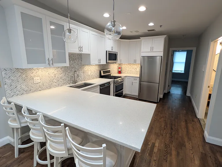 912 Park Ave #4 — Photo 1
