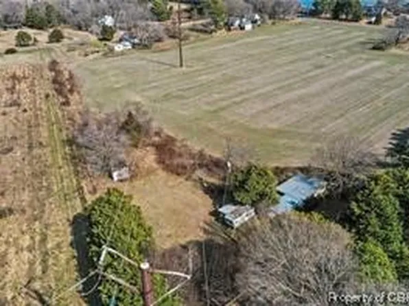 619 Masons Cove Ln, Topping, VA 23169