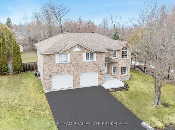 704 Trinity St, Innisfil, ON L9S 2G8